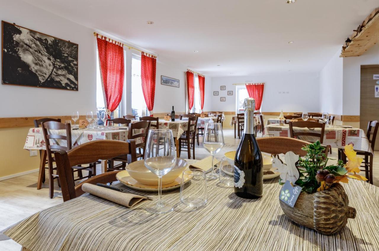 Albergo Ristorante Le Alpi La Frua Buitenkant foto