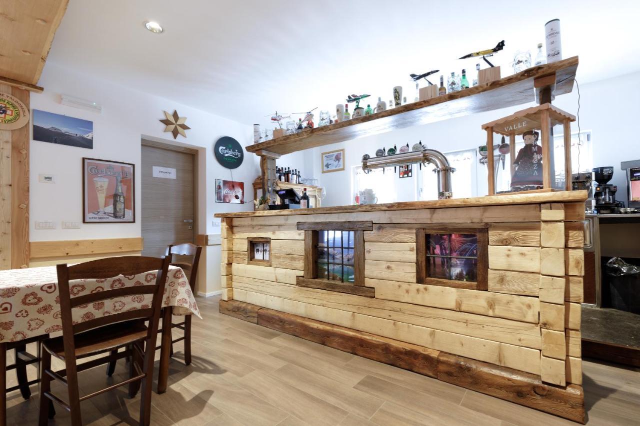 Albergo Ristorante Le Alpi La Frua Buitenkant foto